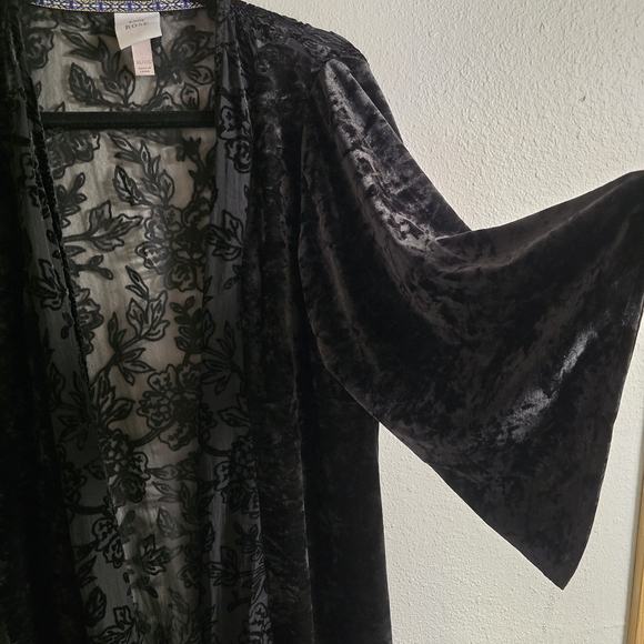 Black Floral Velvet Kimono Shirt - Picture 2 of 5